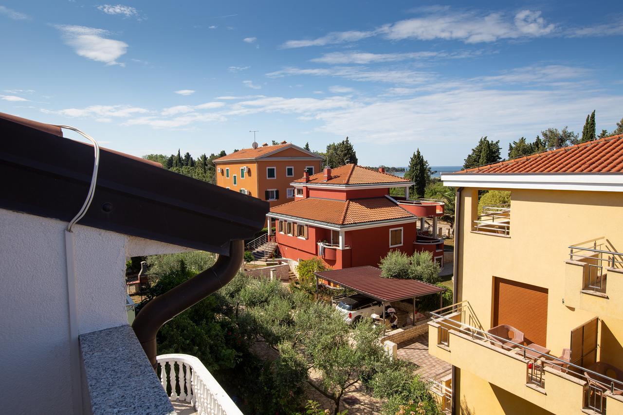 Apartments Michelle Umag Exterior photo